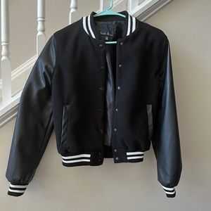 Women’s/Juniors pleather/fleece varsity-look jacket